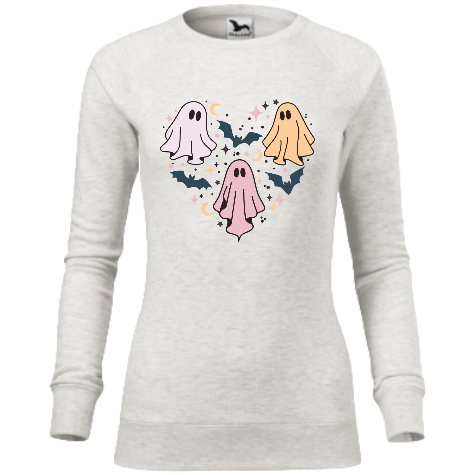 Tricou de Halloween cu trei fantome dispuse astfel încât să creeze forma unei inimi.