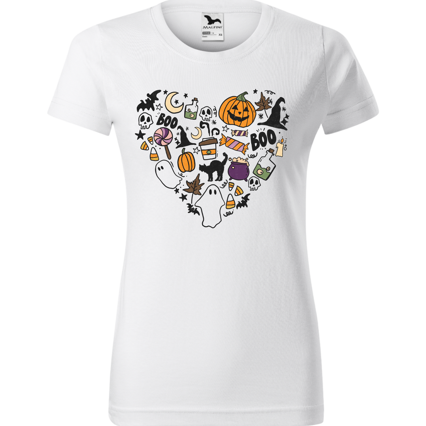 Tricou de Halloween cu o inimă creată din simboluri tematice, incluzând dovleci, lilieci și păianjeni.